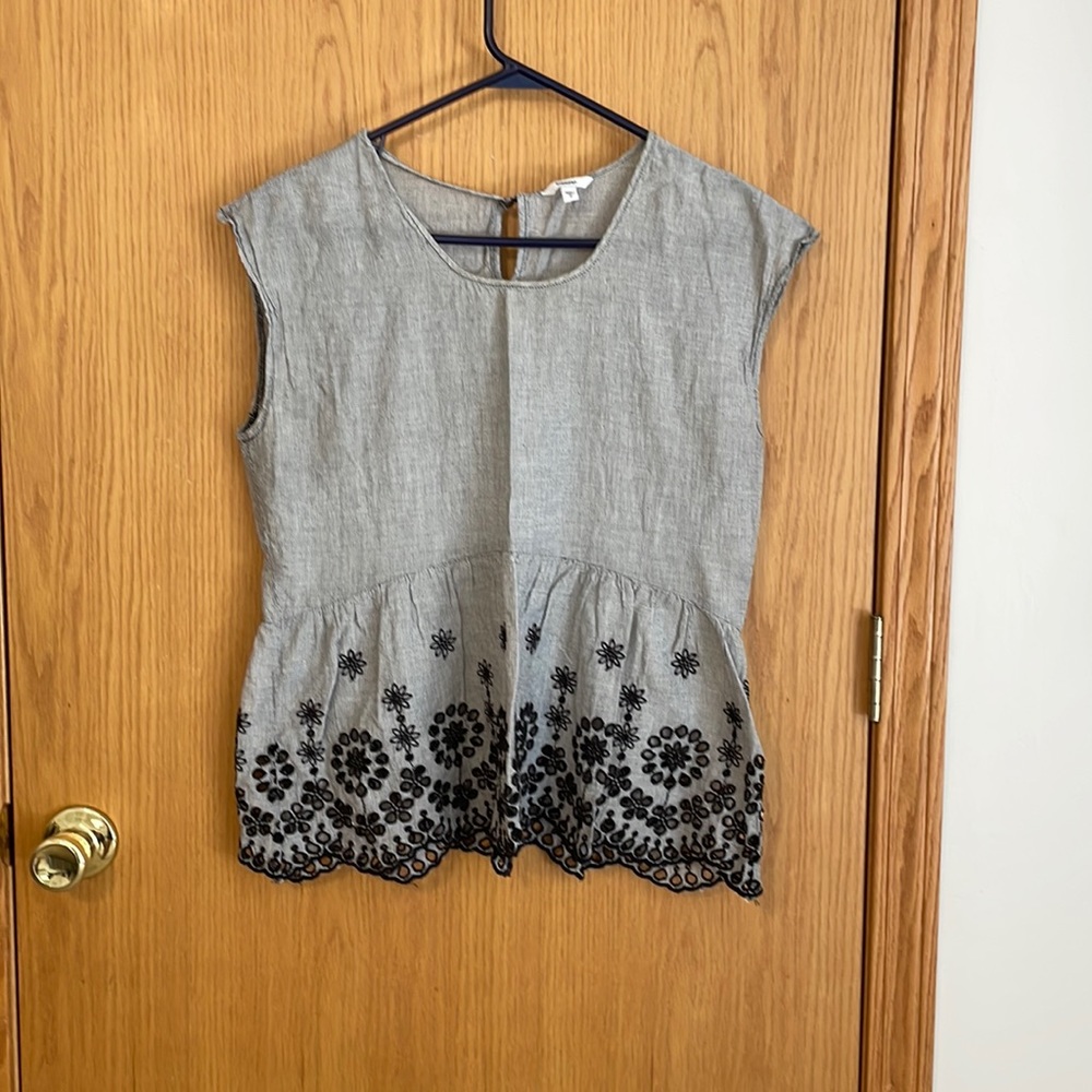 Peplum style sleeveless shirt